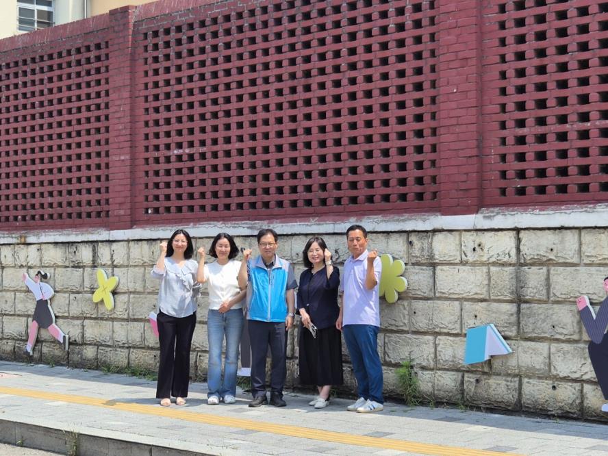 수원시 권선구 구운동, 구운중 담벼락 조형물 설치로 쾌적한 통학로 조성